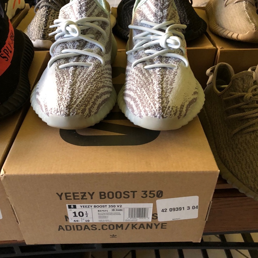 Yeezy boost v2 sz 10.5-11 - Picture 5 of 8